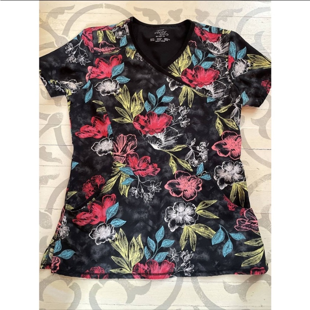 Cherokee Infinity scrub top